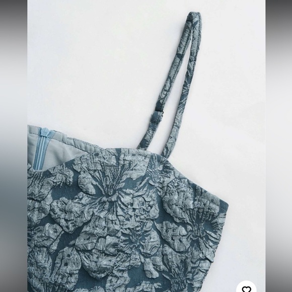 New FLORAL JACQUARD SLEEVELESS MINI DRESS Size Medium on blue - Picture 11 of 11